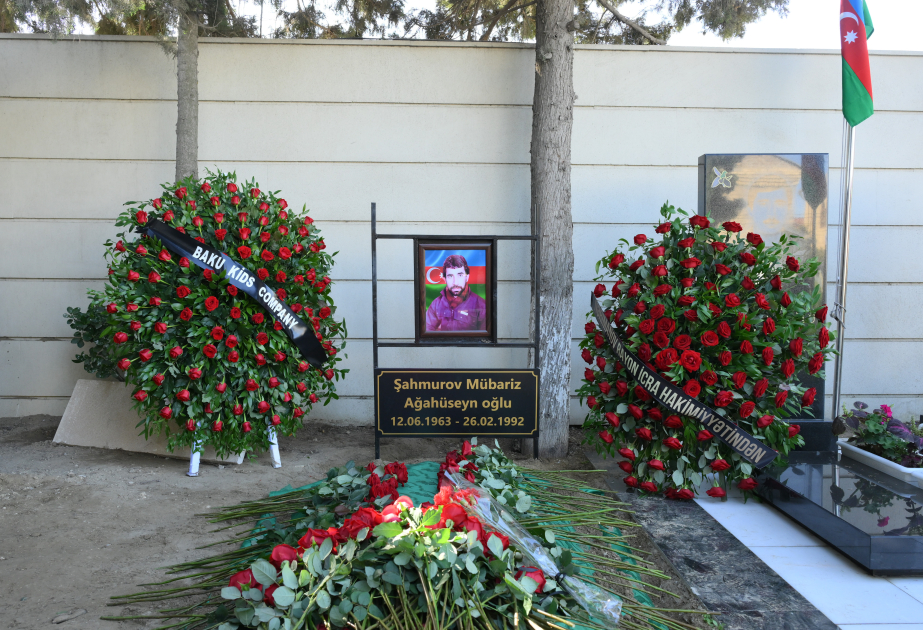 تشييع رفات الشهيد المفقود في حرب قراباغ الأولى في باكو