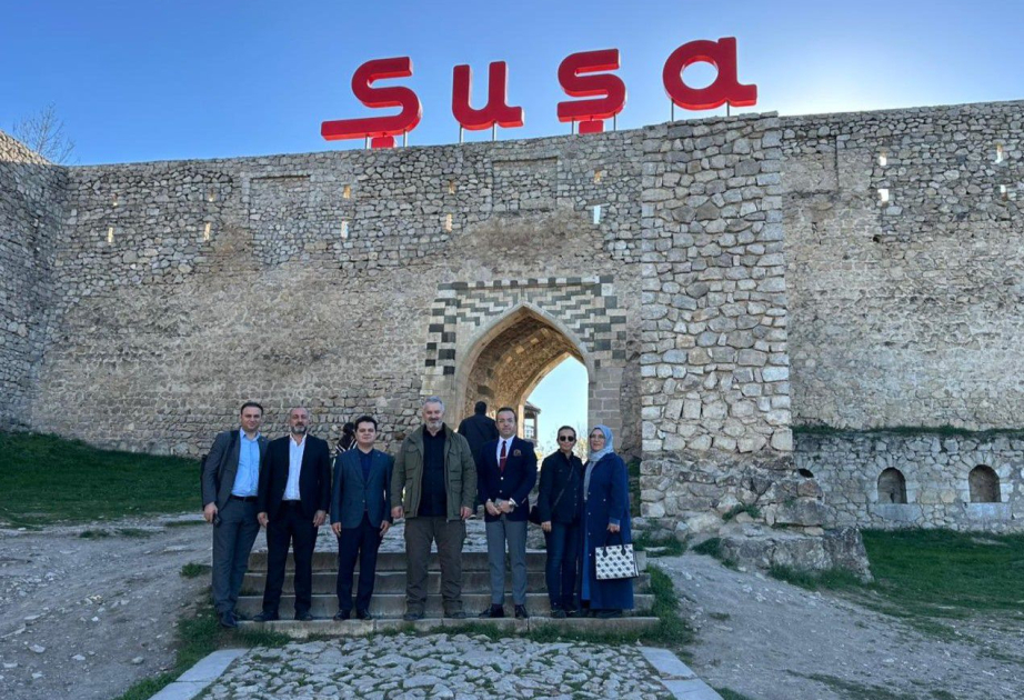 Diputado del Parlamento de Türkiye visitó Khankandi y Shusha