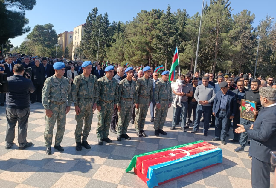 شييع رفات الشهيد المفقود في حرب قراباغ الأولى في سومقايت