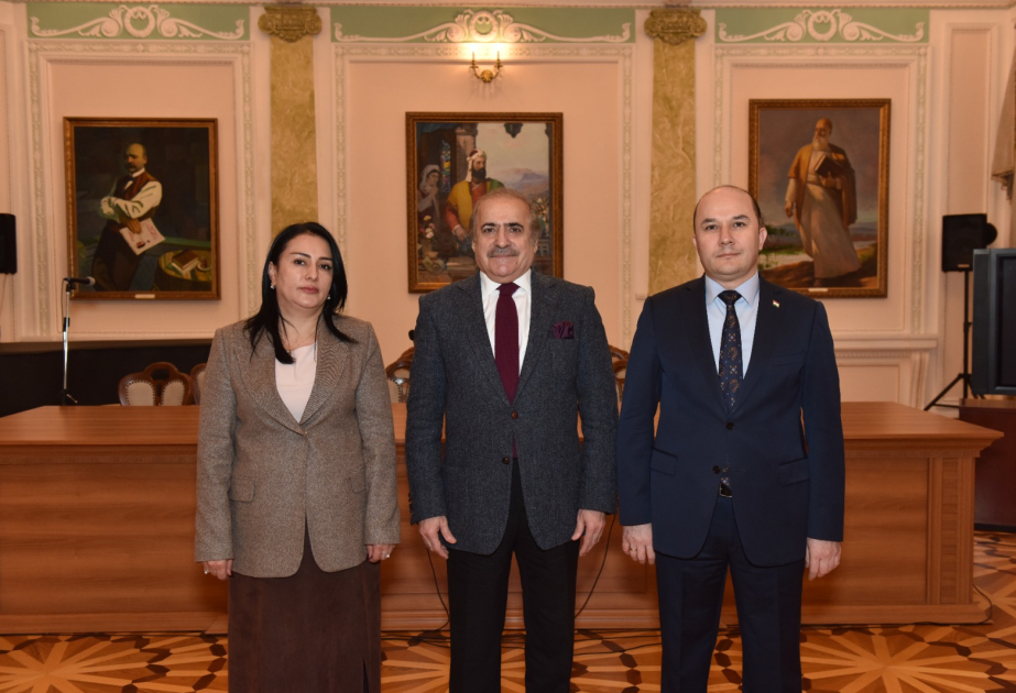 Azərbaycan və tacik xalqları arasında tarixi və mədəni bağlılıq qədim köklərə malikdir