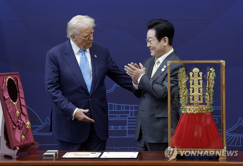 South Korea's President awards Trump with replica of ancient gold crown, highest state medal