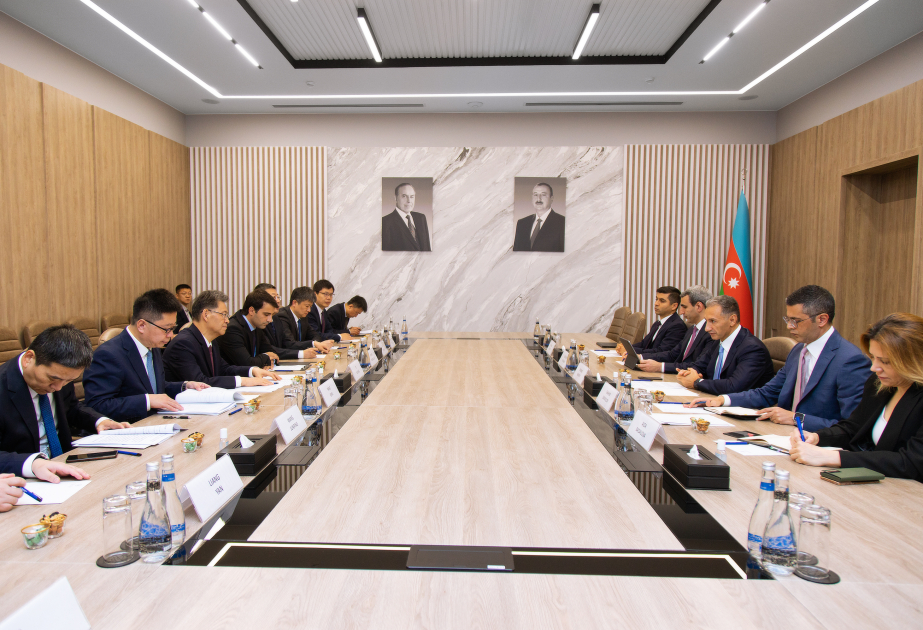 Analizan la apertura de un vuelo directo entre Bakú y Xi’an