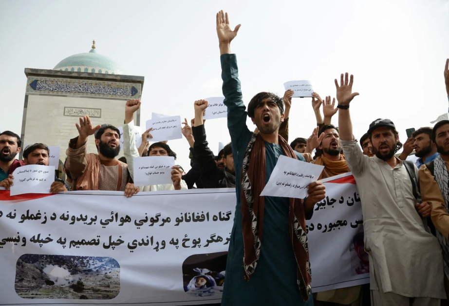 Pakistan threatens to 'obliterate' Taliban after peace talks fail