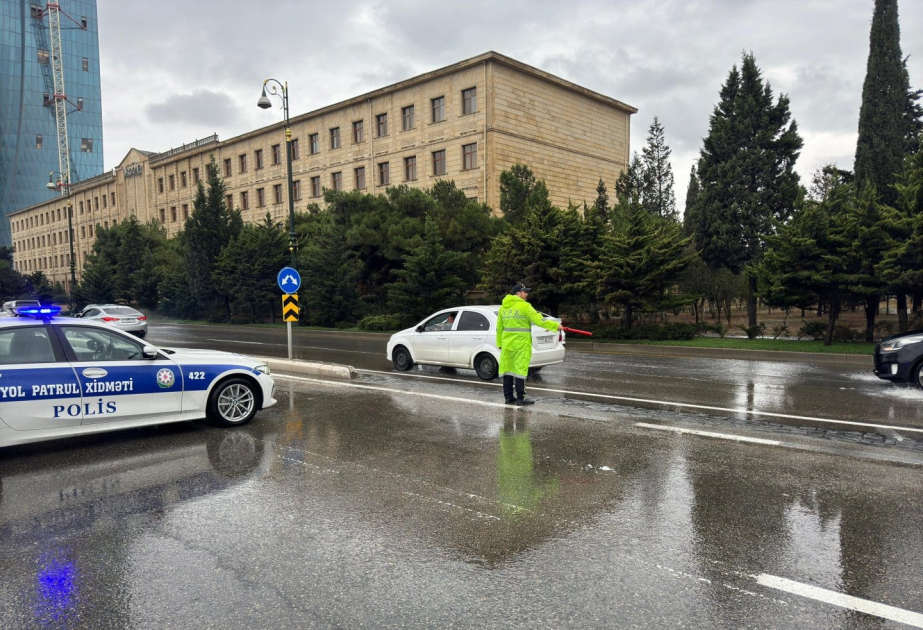BDYPİ: Yağışlı hava şəraitində sürücülər və piyadalar daha diqqətli olmalıdır
