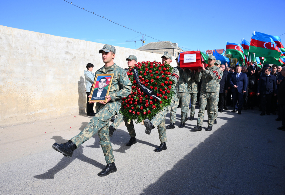 تشييع رفات الشهيد المفقود في حرب قراباغ الأولى في باكو