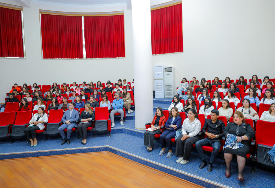 NDU-da “Şərq qapısı” qəzetinin baş redaktoru ilə görüş olub