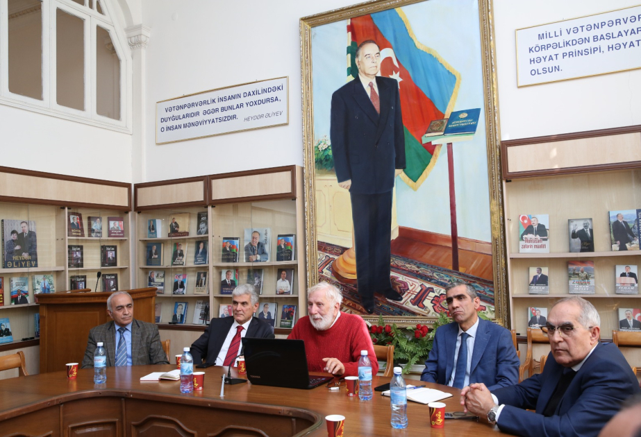ADPU-da professor Bülənd Himmətoğlu “Tədqiqat əsaslı tədris” mövzusunda təqdimat edib