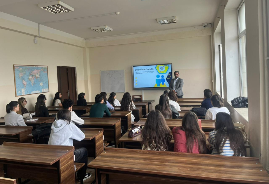 BDU-nun tələbələri əmək bazarının tənzimləmə metodları barədə məlumatlandırılıb