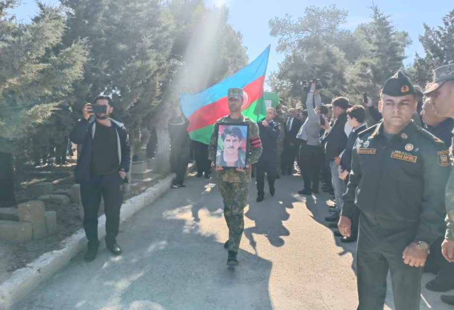 تشييع رفات الشهيد المفقود في حرب قراباغ الأولى في باكو