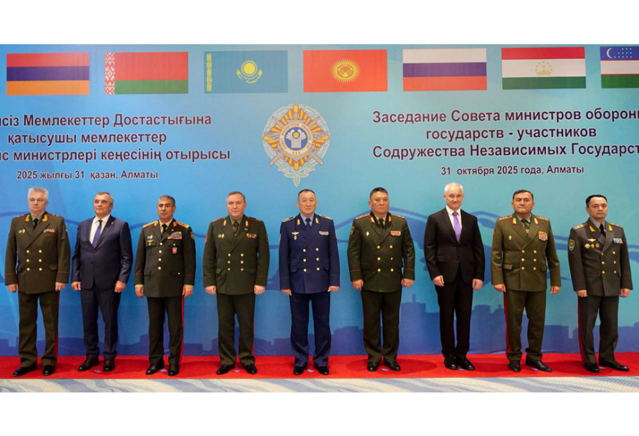 Aserbaidschans Verteidigungsminister besucht Kasachstan