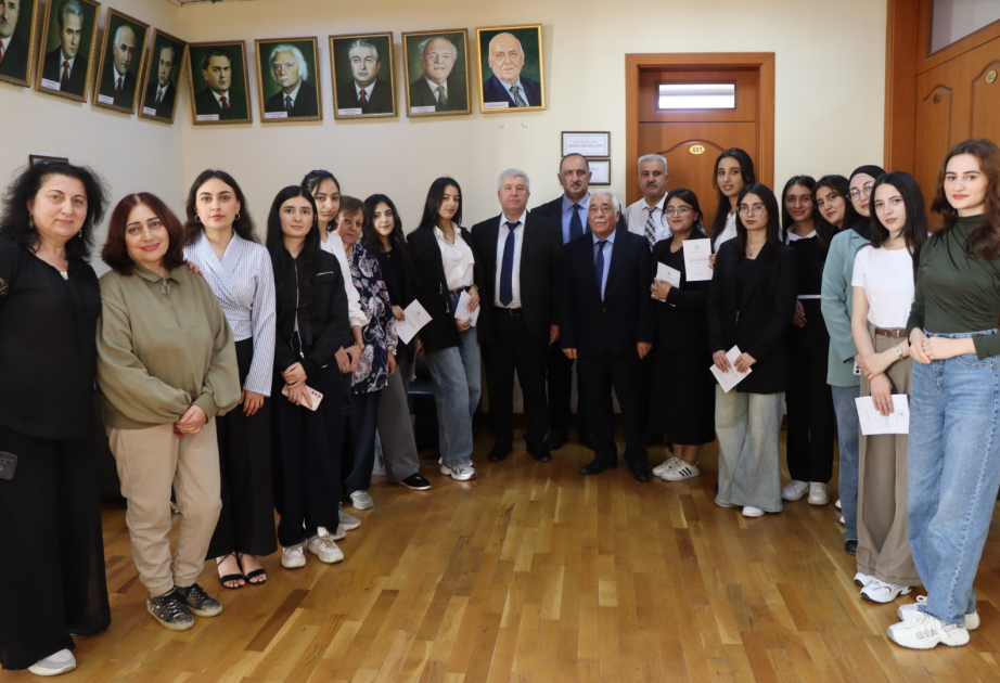Dəyirmi masa: “Azərbaycanın istiqlal şairi Bəxtiyar Vahabzadə - 100 il”