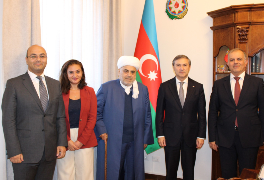 Şeyxülislam Allahşükür Paşazadə ölkəmizin Vatikandakı və İtaliyadakı səfirliklərinə baş çəkib