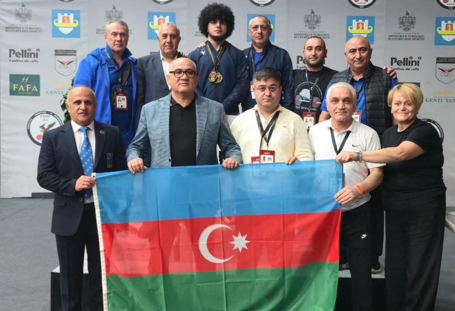 Azerbaijani weightlifter, European champion, sets new records