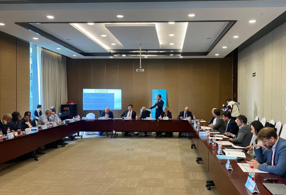 阿塞拜疆语言大学代表参加在中国举行的国际会议