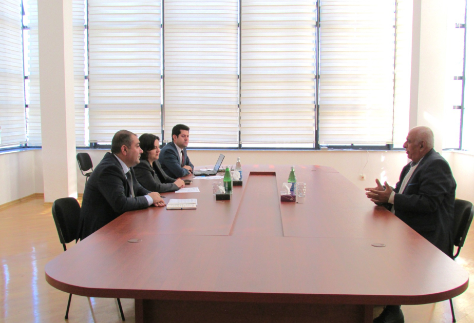 Kənd təsərrüfatı nazirinin müavini Xızıda vətəndaşların müraciətlərini dinləyib, fermerlərlə görüşüb