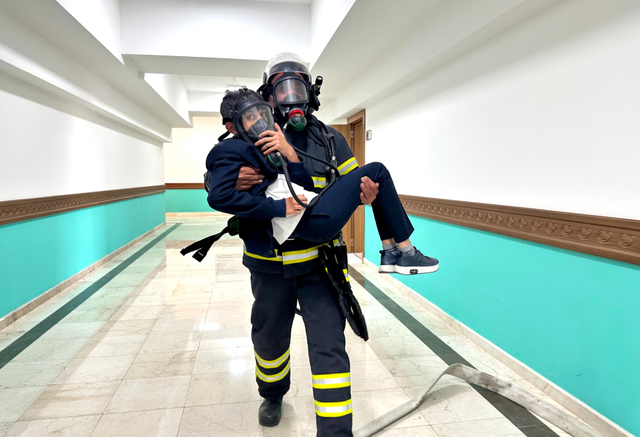 FHN Naxçıvan Dövlət Universitetinin nəzdində Gimnaziyada təlim keçirib