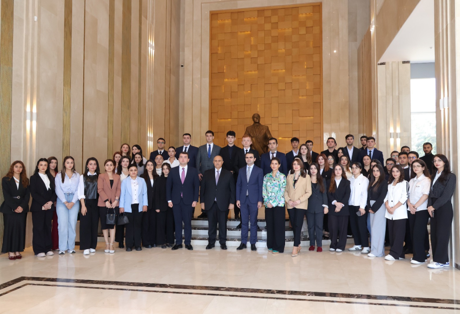 BSU rektoru YAP-ın gənc fəalları ilə görüşdə Azərbaycanın müasir inkişaf strategiyasından danışıb