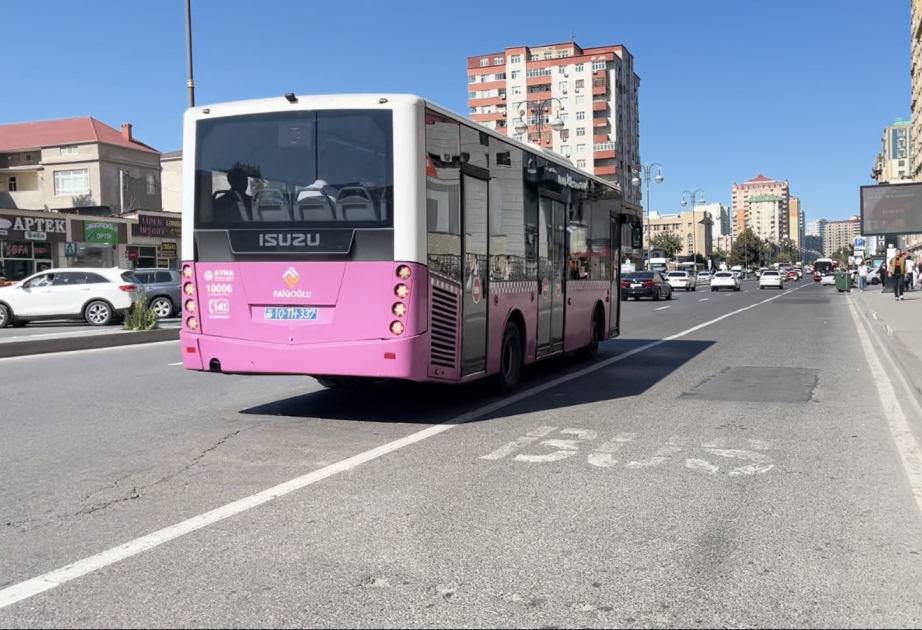 Xüsusi zolaqdan istifadə etməyən avtobus sürücüləri VİDEO