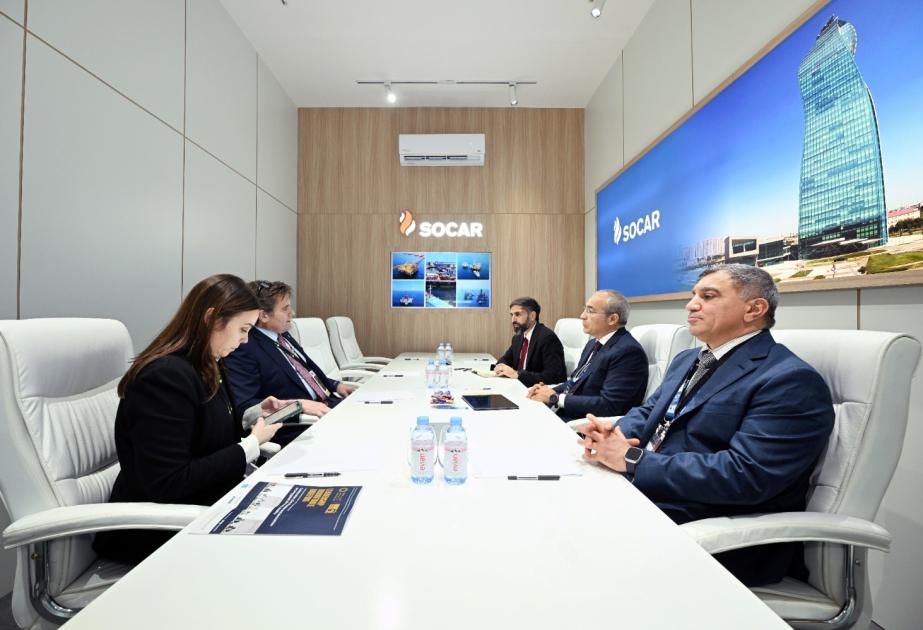La delegación de Azerbaiyán participa en la Exposición y Conferencia Internacional de Petróleo en Abu Dabi