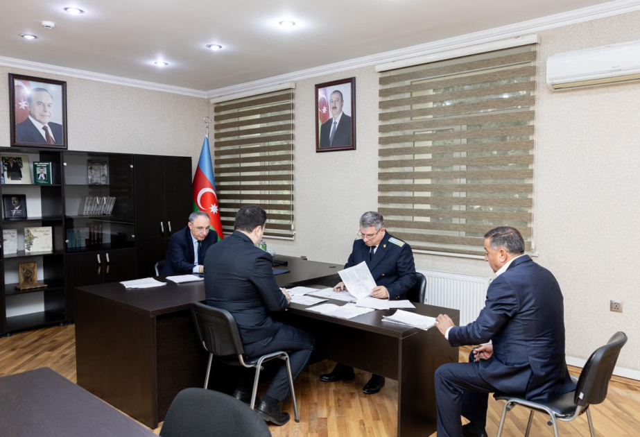 Baş prokuror Abşeron rayonunda vətəndaşların müraciətlərini dinləyib