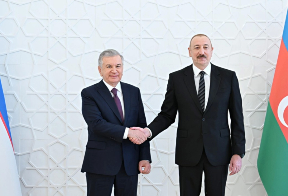 El Presidente de Uzbekistán felicita a su par de Azerbaiyán con motivo del Día de la Victoria