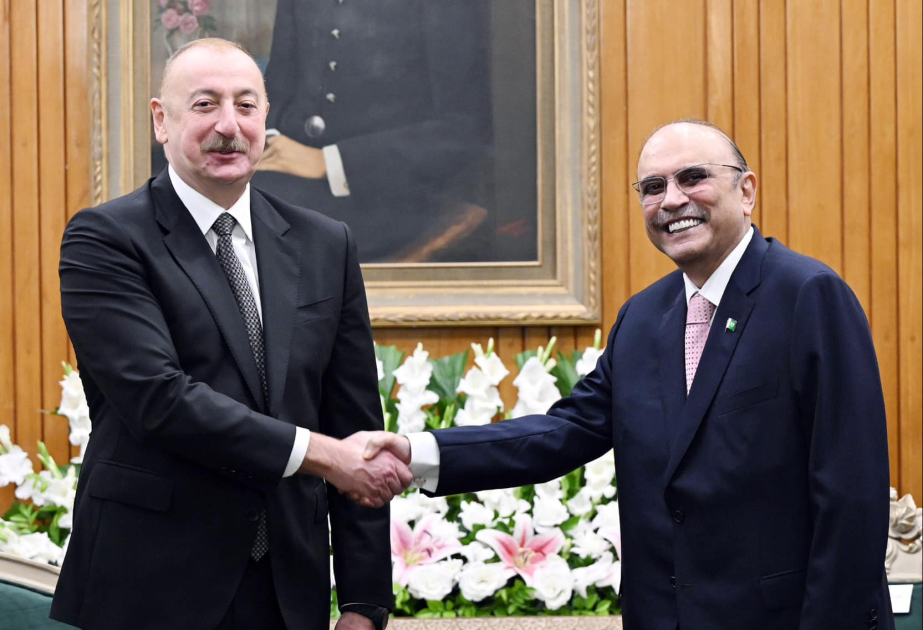 El Presidente de Pakistán felicita a Ilham Aliyev con motivo del Día de la Victoria