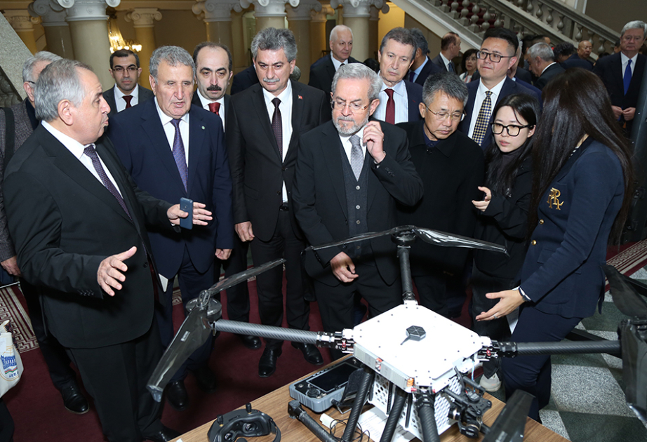 AMEA-nın 80 illik yubileyinə həsr olunmuş elmi nailiyyətlər sərgisinə baxış keçirilib