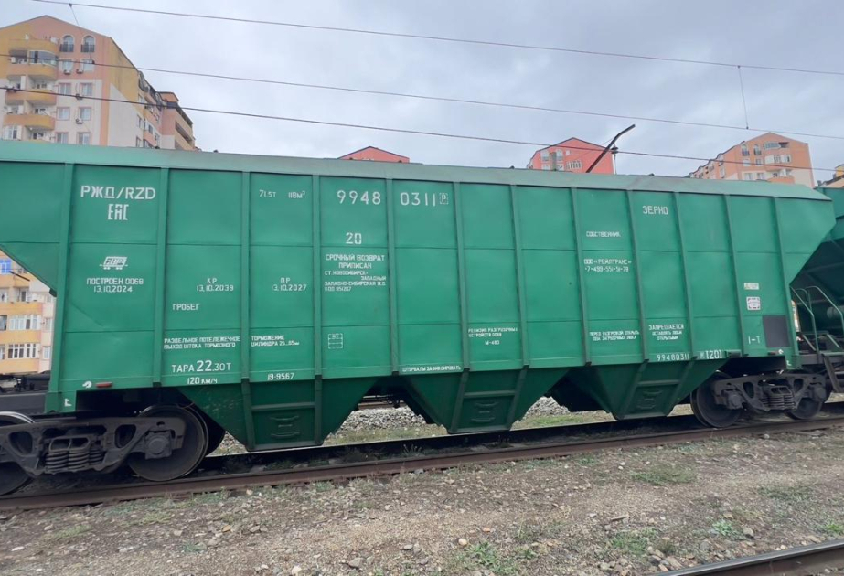 Un tren cargado de trigo se dirige a Armenia en tránsito por Azerbaiyán