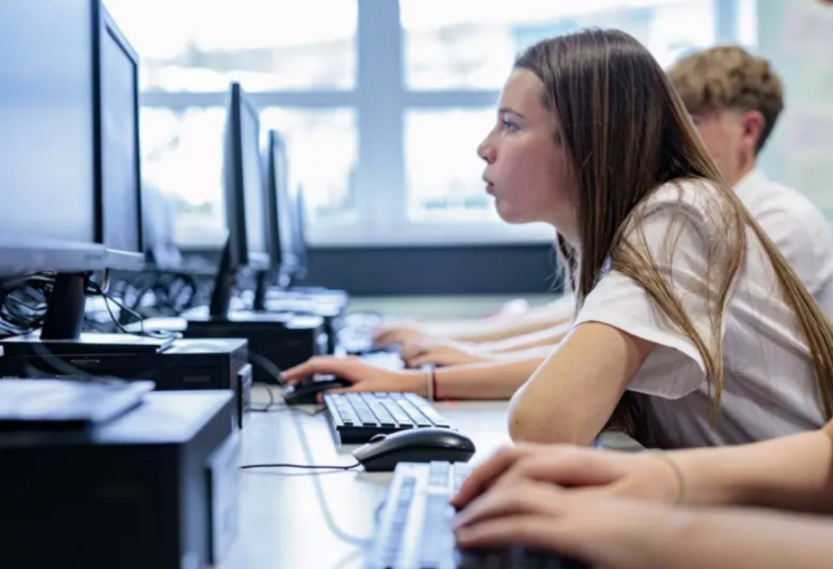 İngiltərədə məktəb proqramına ipoteka və süni intellekt mövzuları daxil ediləcək