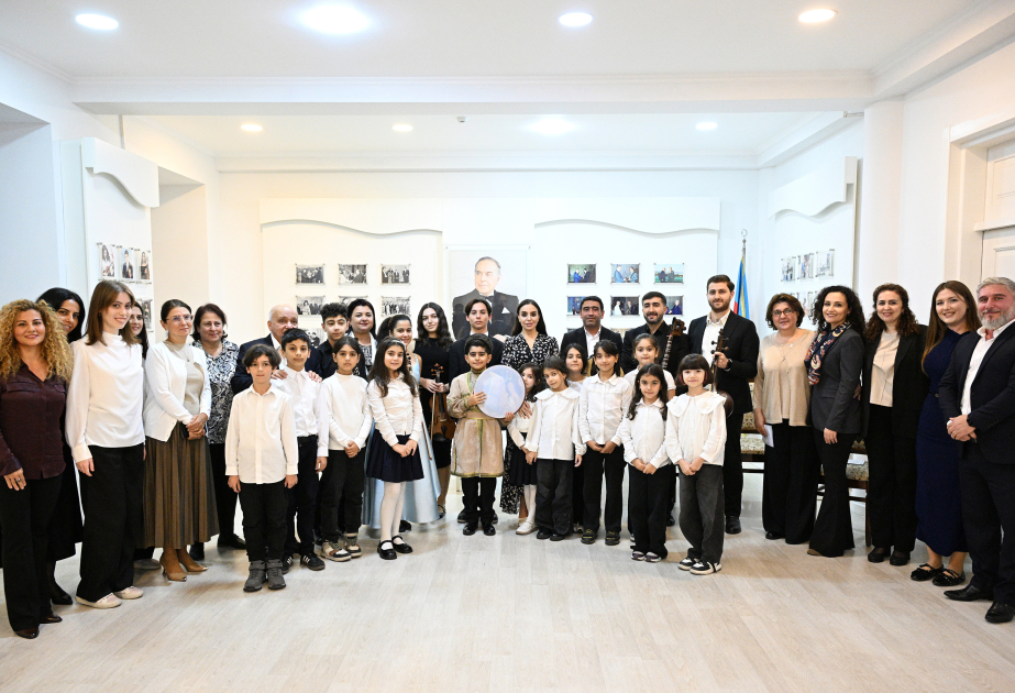 Vizepräsidentin der Heydar-Aliyev-Stiftung Leyla Aliyeva besucht Musikfachschule Bülbül