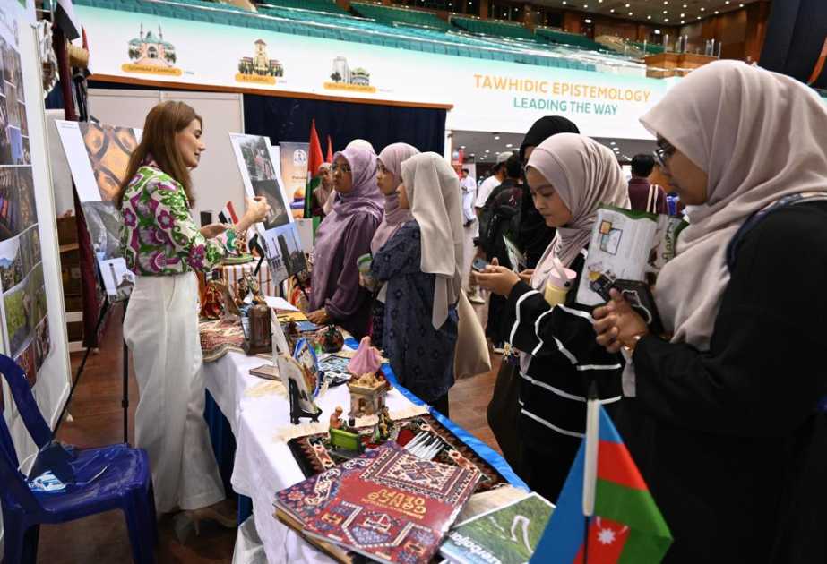Malayziya universitetində sərgidə Azərbaycanın mədəni irsi və turizm potensialı nümayiş olunur
