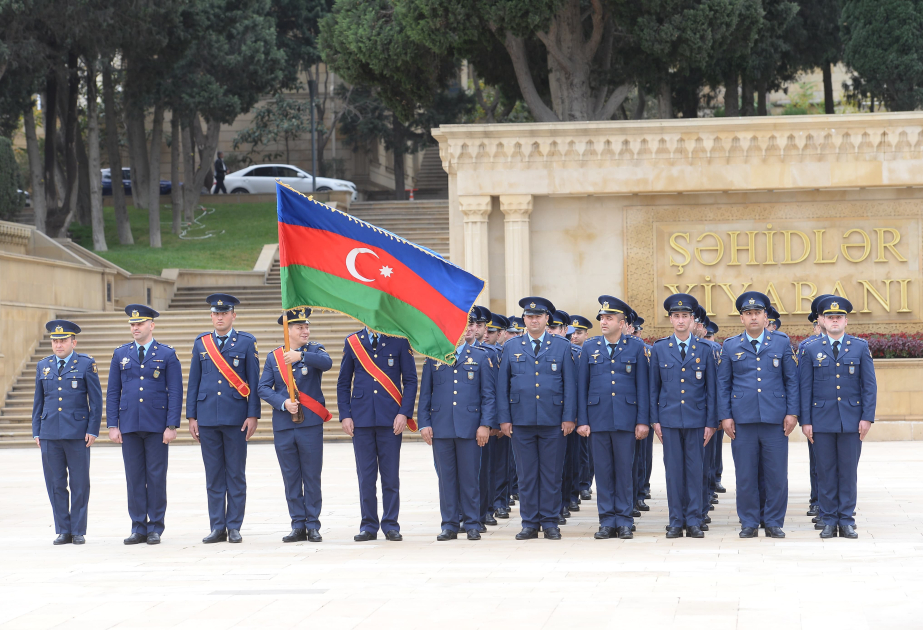В столице начались шествия военнослужащих в сопровождении военных оркестров ВИДЕО