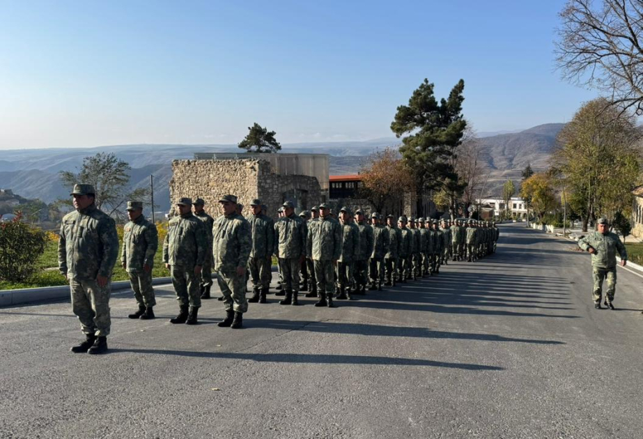 Un défilé militaire organisé à Latchine