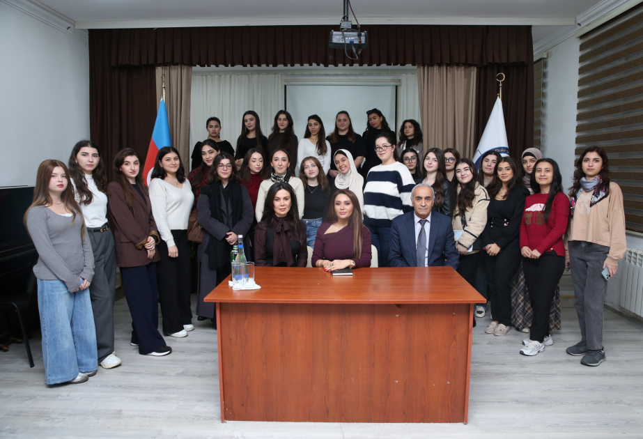 Pedaqoji Universitetin magistrantları ümumtəhsil məktəbində strateji idarəetmə fəaliyyəti ilə tanış olublar