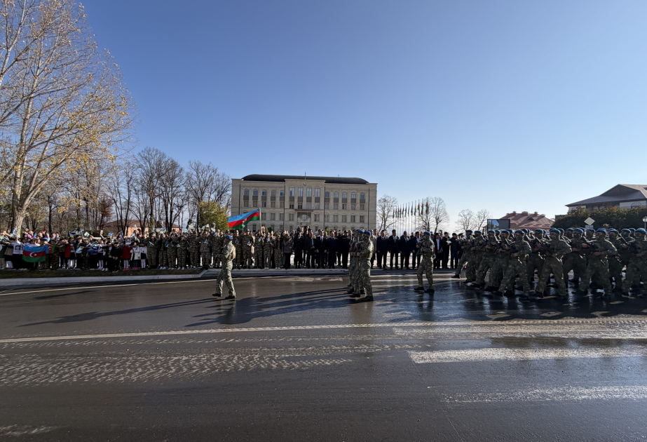 Marcha militar en Shusha con motivo del Día de la Victoria