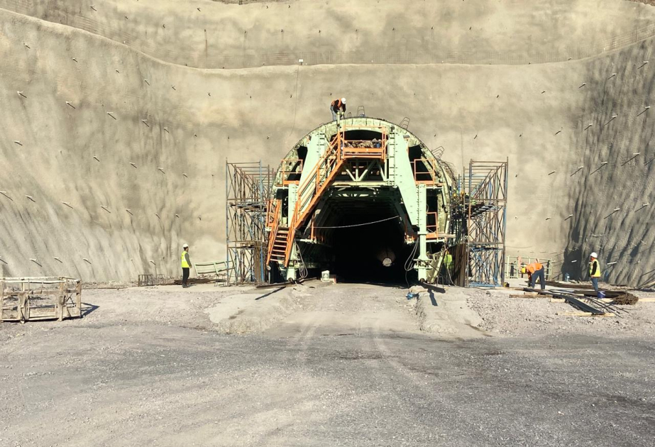 Zəngəzur yollarında dəmir iradə: Horadiz–Ağbənd dəmir yolu xəttində sürətli tikinti mərhələsi -  FOTO  VİDEO