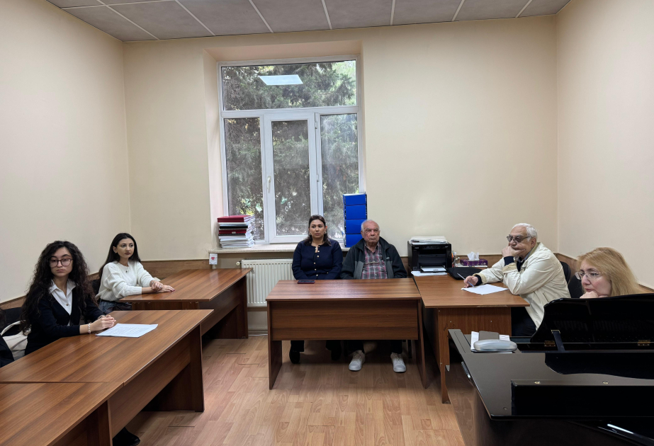 “Üzeyir Hacıbəyli və Azərbaycan xalq musiqisinin bədii ənənələri” mövzusunda dəyirmi masa keçirilib