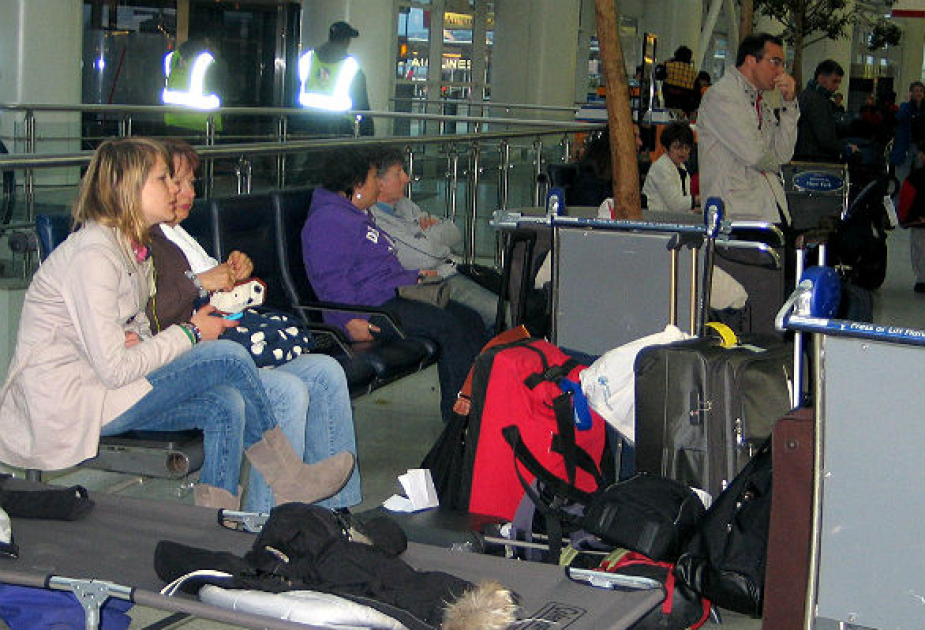 Tramp administrasiyası 80 minə yaxın qeyri-immiqrasiya vizasını ləğv edib