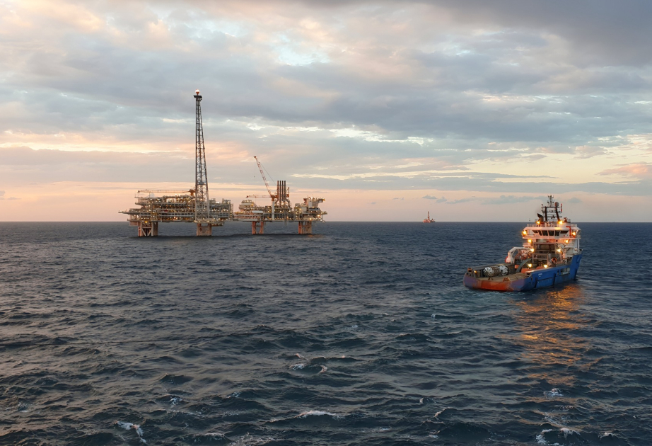 Azerbaijani oil price falls below $65