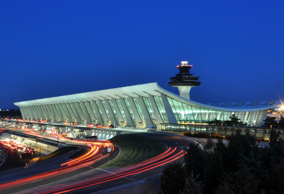 Dehli aeroportunda 400-dən çox aviareys təxirə salınıb