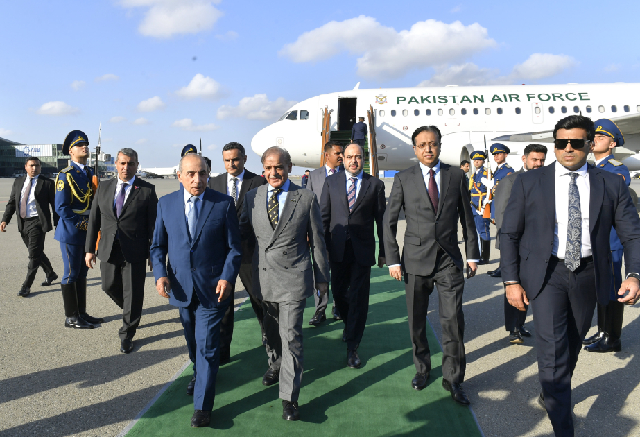 El Primer Ministro de Pakistán llega a Azerbaiyán