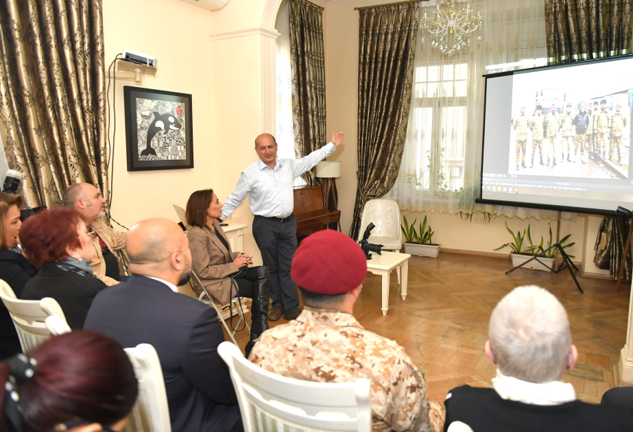 Im Kreativzentrum Magsud Ibrahimbayov findet Ausstellung von AZERTAC-Fotoreporter statt