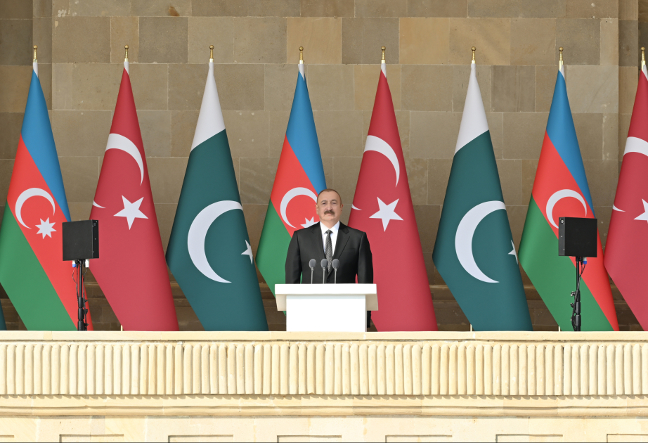 В Баку состоялся Военный парад, посвященный пятой годовщине Победы в Отечественной войне ОБНОВЛЕНО - 4 ВИДЕО