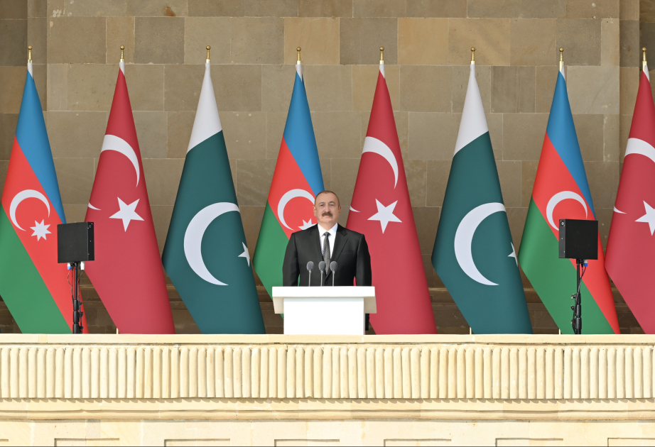 Desfile militar con motivo del quinto aniversario de la Victoria en la Guerra Patria se celebra en Bakú