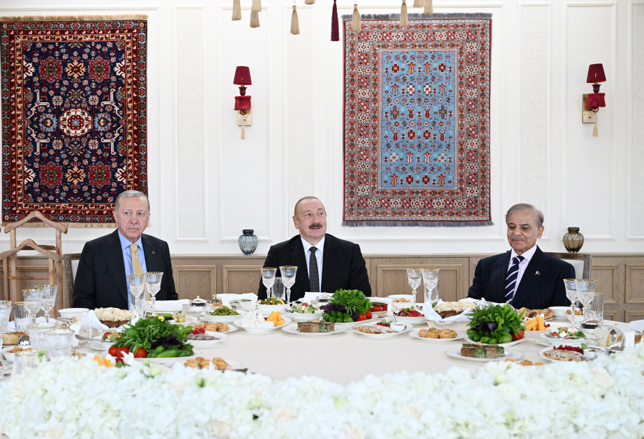 Les leaders azerbaïdjanais, turc et pakistanais se réunissent autour d’un déjeuner VIDEO