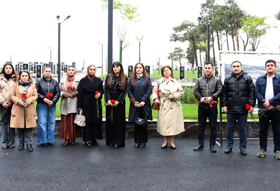 İdarəetmə Sistemləri İnstitutunun əməkdaşları Hərbi Memorial Məzarlığı ziyarət ediblər
