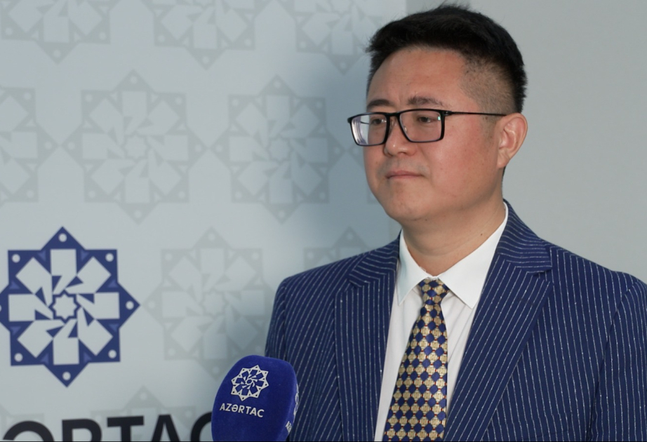 Профессор Жэньин Ли: Китай готов поделиться с Азербайджаном своим опытом в сфере искусственного интеллекта ВИДЕО