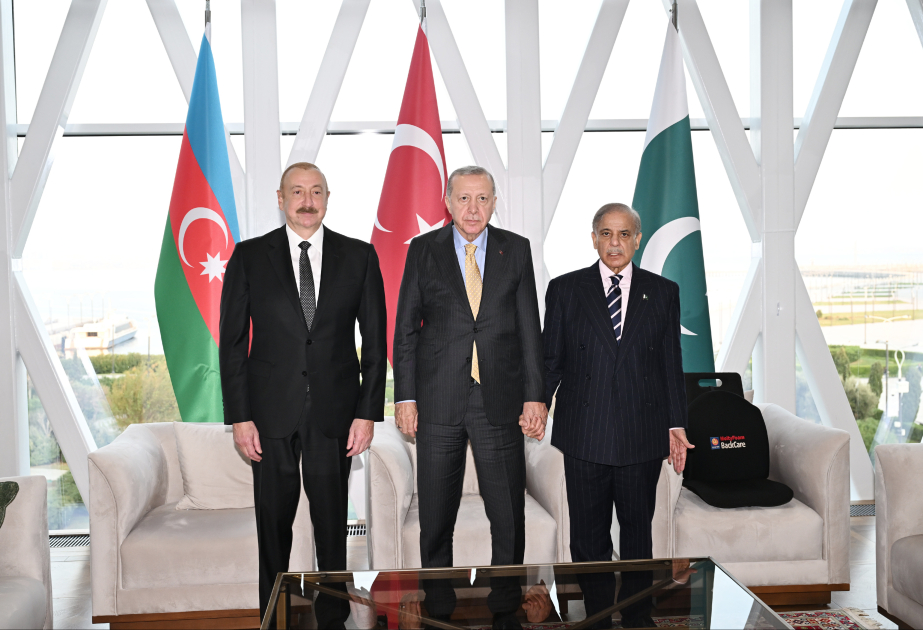 Azərbaycan Prezidentinin, Türkiyə Prezidentinin və Pakistanın Baş nazirinin üçtərəfli görüşü olub VİDEO