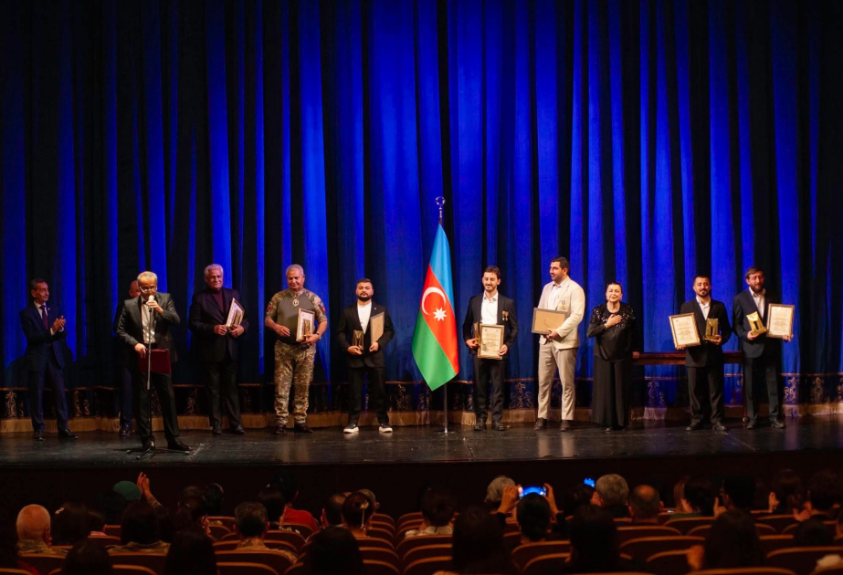 Milli Teatrda "Zəfər mükafatı" təqdim olunub