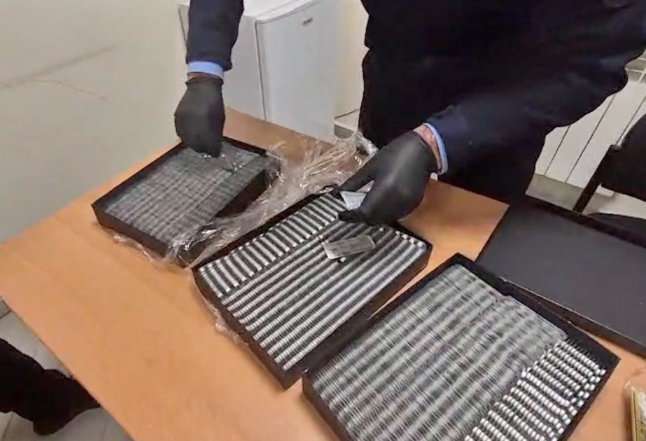 Обнаружены лекарственные препараты, спрятанные внутри кондитерских упаковок